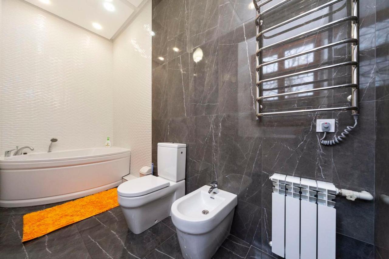 Appartamento Vip Студио На Дерибасовской Odessa Esterno foto